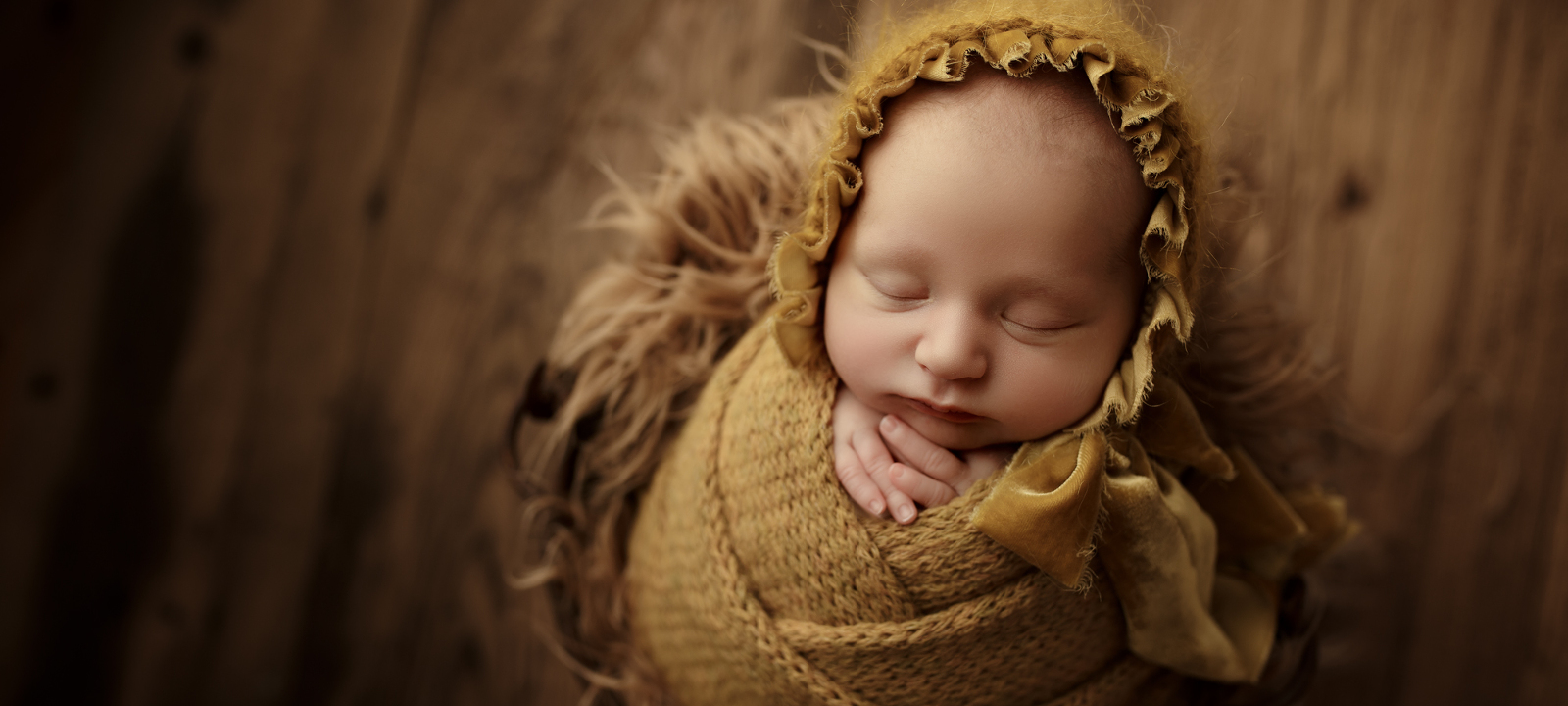 Atelier nordbrise Fine Art Fotografie | Newborn Baby Kind Familie Babybauch Newborn
