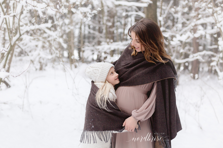 Babybauchshooting in Persenbeug | Atelier nordbrise Fotografie | Natürliche einzigartige Babybauchfotos im Raum Melk | Schwangerschaftsfotograf Babybauchfotograf Schwangerschaftsfotografie Familienfotograf Familienshooting