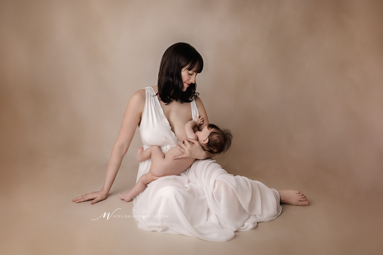 Stillshooting Fine Art in Nöchling | Atelier nordbrise Fotografie | Natürliche einzigartige Stillfotos im Raum Melk | Neugeborenenfotograf Babyfotograf Familienfotograf