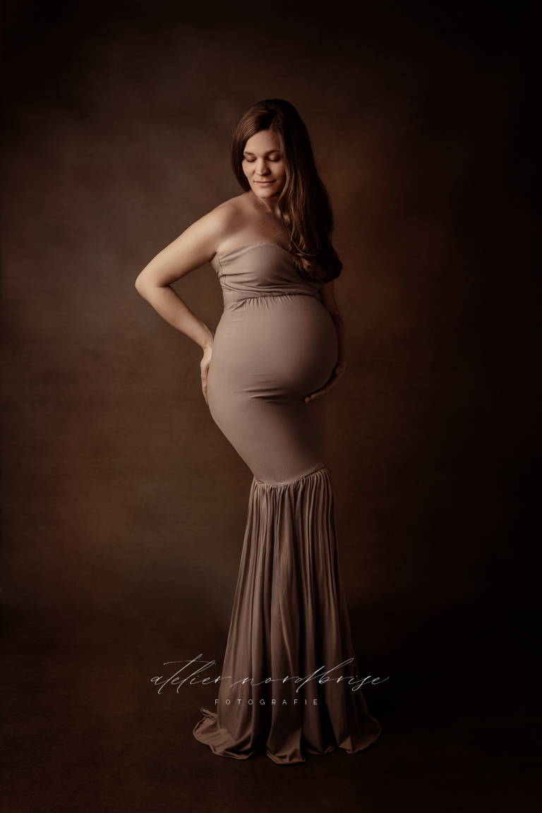 Fine Art Babybauchshooting in Nöchling im wunderschönen Niederösterreich | Atelier nordbrise Fotografie | Natürliche einzigartige Babybauchfotos im Raum Melk | Neugeborenenfotograf Babyfotograf Familienfotograf Babybauchfotografie Neugeborenenfotografie