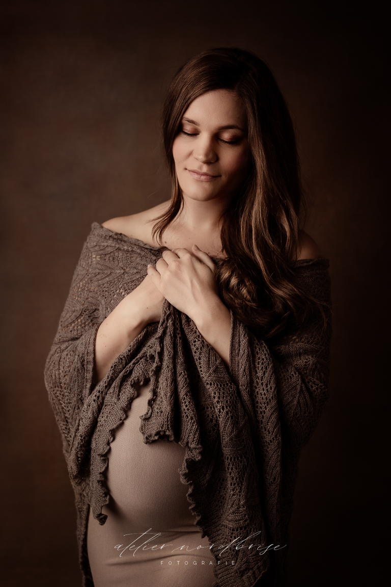 Fine Art Babybauchshooting in Nöchling im wunderschönen Niederösterreich | Atelier nordbrise Fotografie | Natürliche einzigartige Babybauchfotos im Raum Melk | Neugeborenenfotograf Babyfotograf Familienfotograf Babybauchfotografie Neugeborenenfotografie