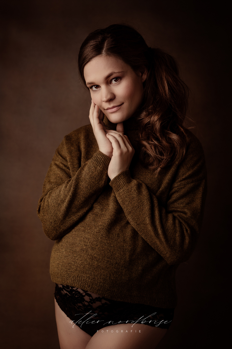 Fine Art Babybauchshooting in Nöchling im wunderschönen Niederösterreich | Atelier nordbrise Fotografie | Natürliche einzigartige Babybauchfotos im Raum Melk | Neugeborenenfotograf Babyfotograf Familienfotograf Babybauchfotografie Neugeborenenfotografie